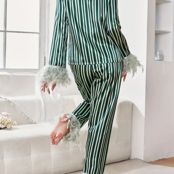 New | Unique Feather Striped Loungewear| Size M - Picture 3 of 5
